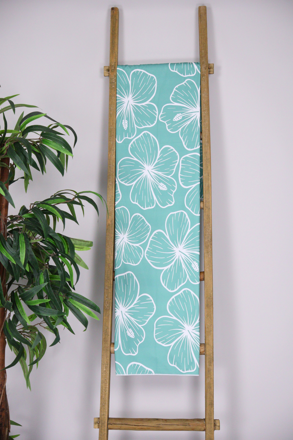 HIBISCUS BEACH TOWEL