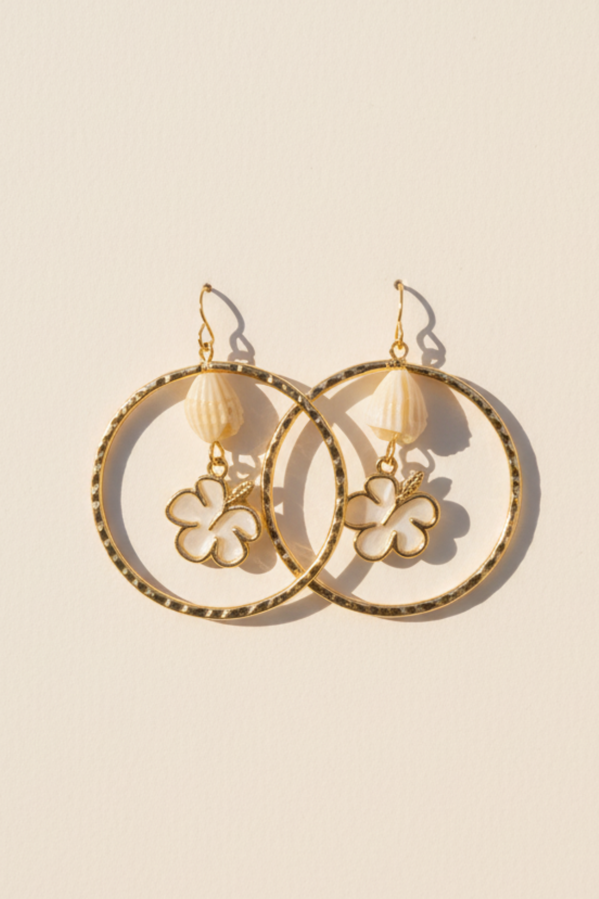 HIBISCUS PIKAKE DANGLE EARRINGS