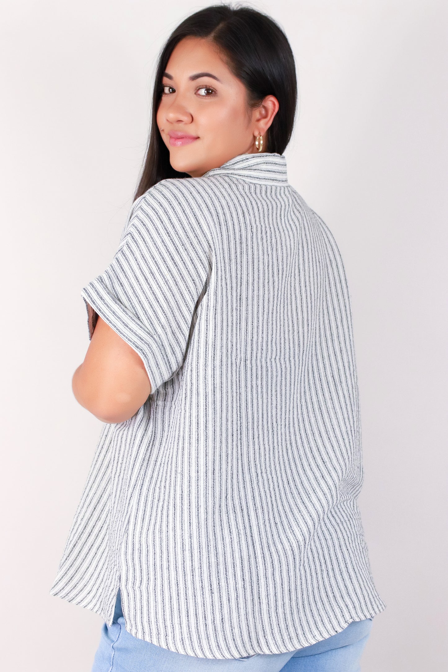 Jeans Warehouse Hawaii - PLUS S/S PRINT WOVEN TOPS - BRUNCH MEETINGS TOP | By MINE FASHION