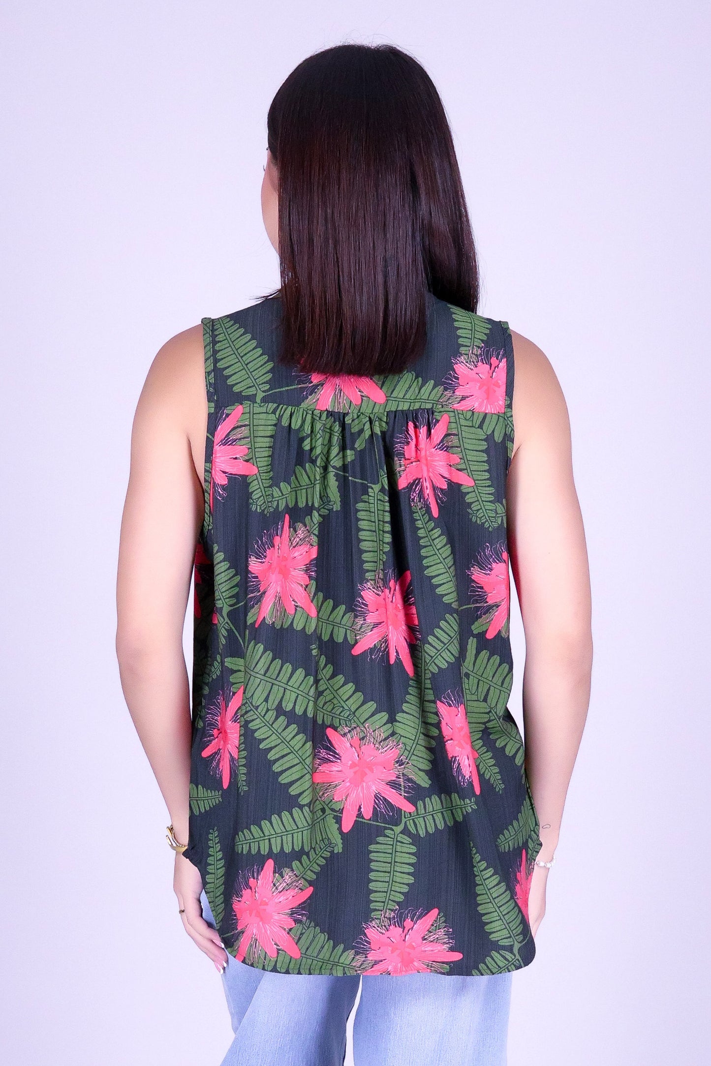 LILIKOI FERN SLEEVELESS BLOUSE