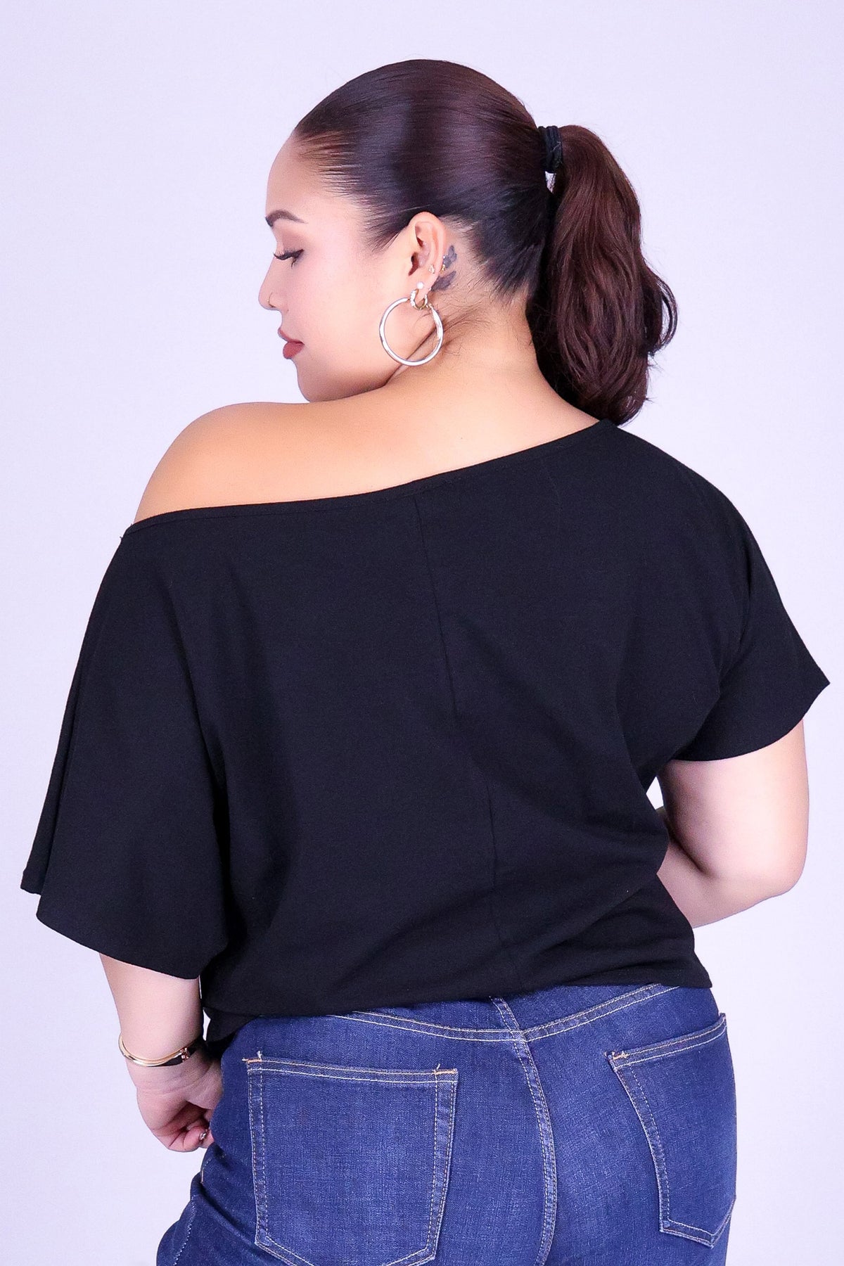 3 IWA OFF SHOULDER TEE
