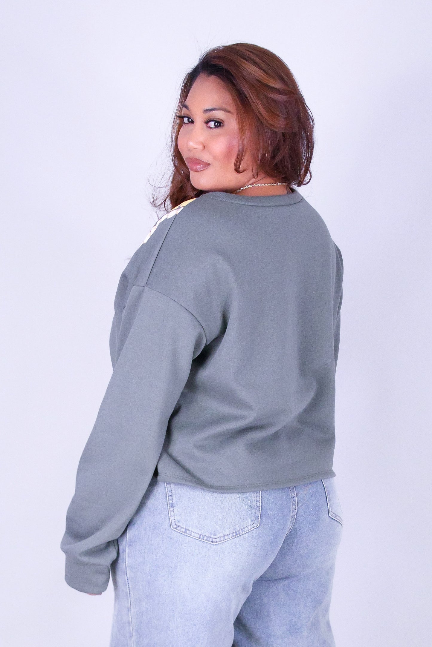 PUAKENIKENI PIKAKE LEI SWEATER