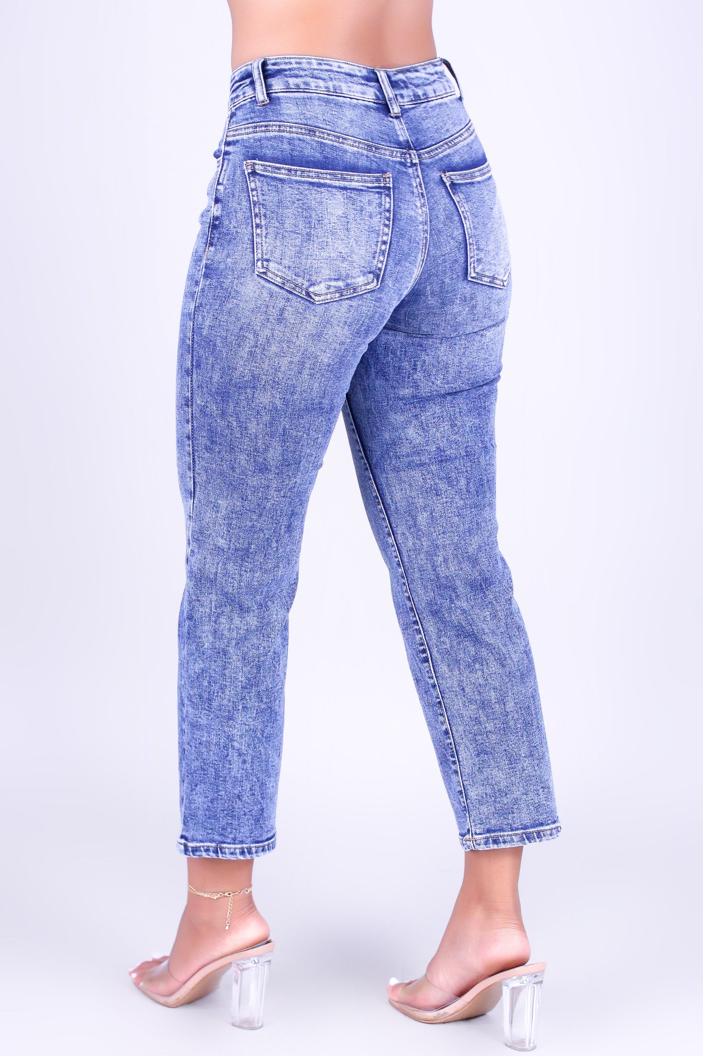 LET ME HELP YOU CROPPED JEANS