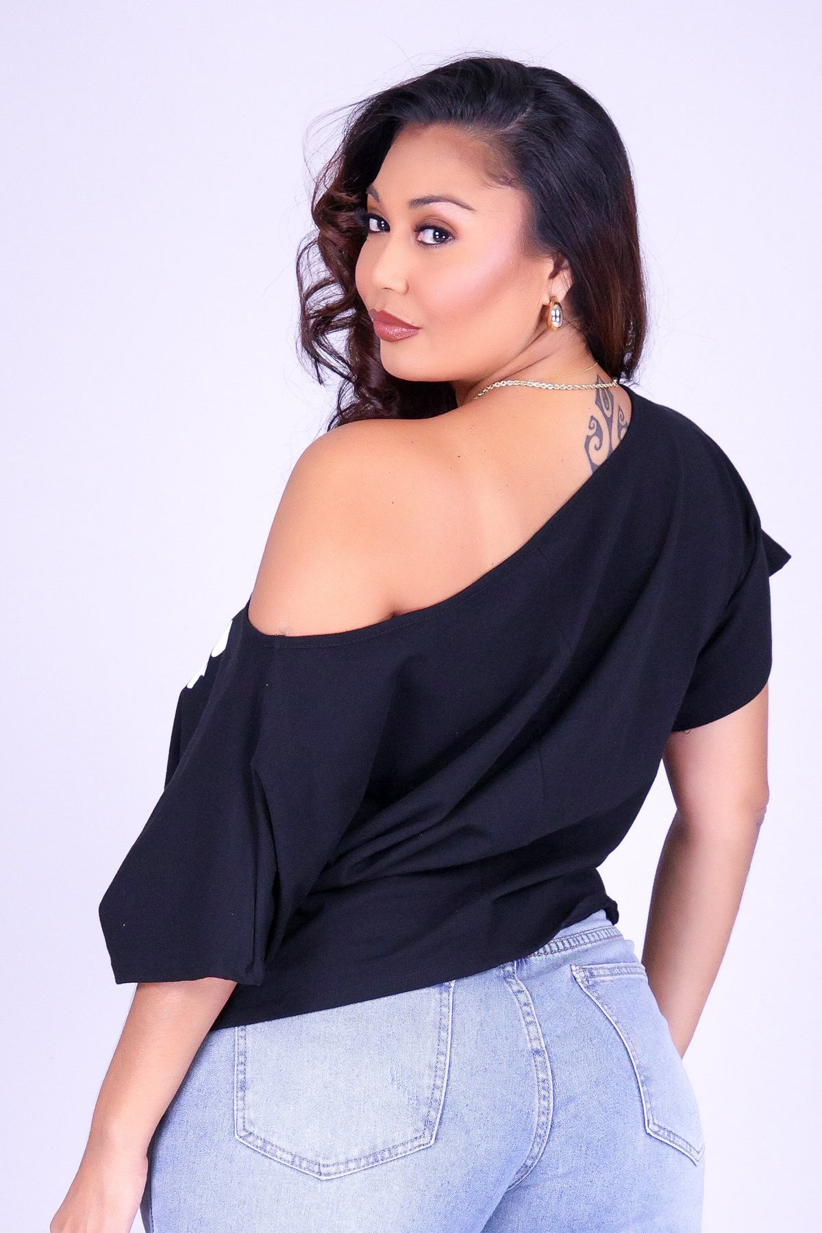 ULU QUILT OFF SHOULDER TEE