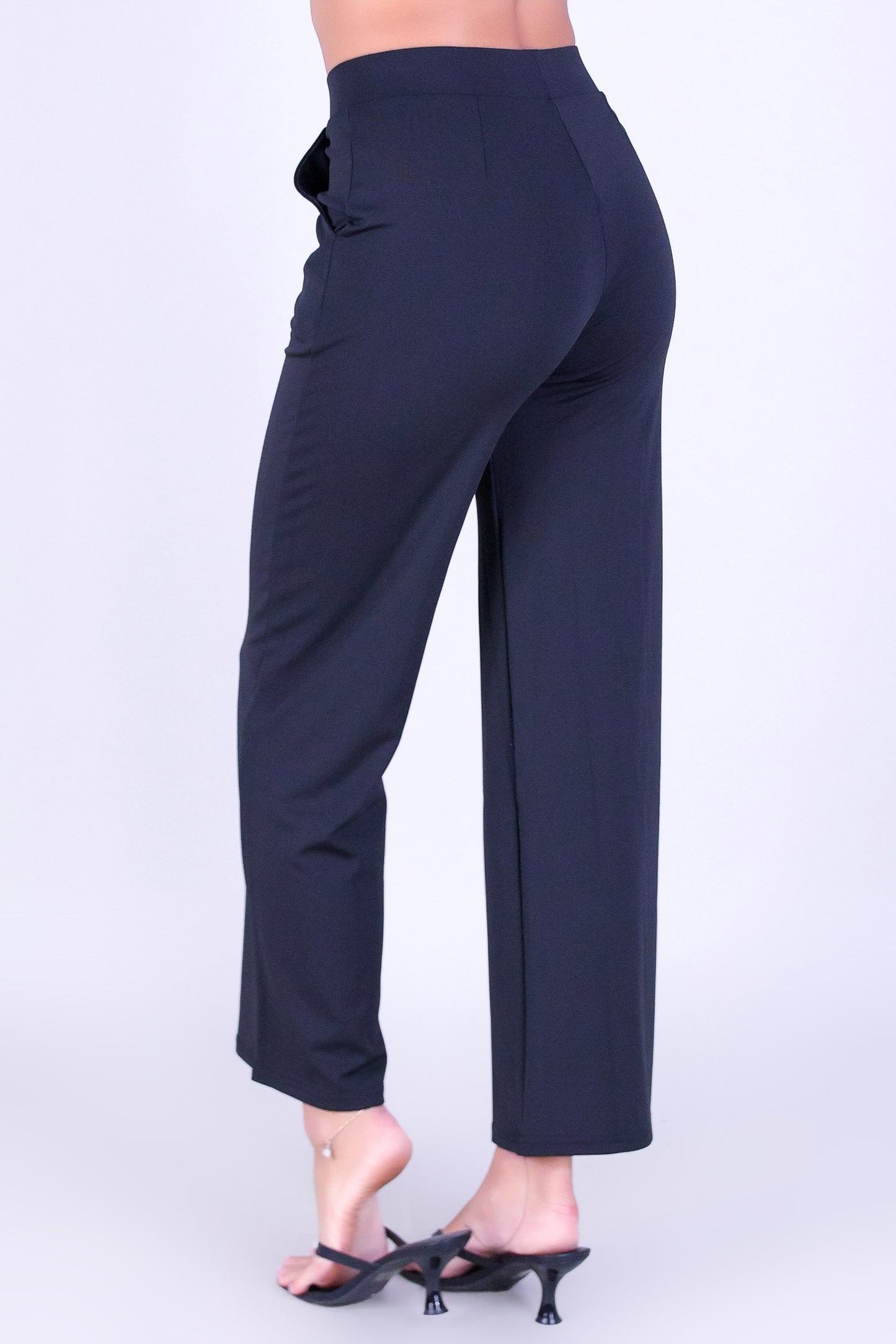 THE SOLID STAPLE PANTS