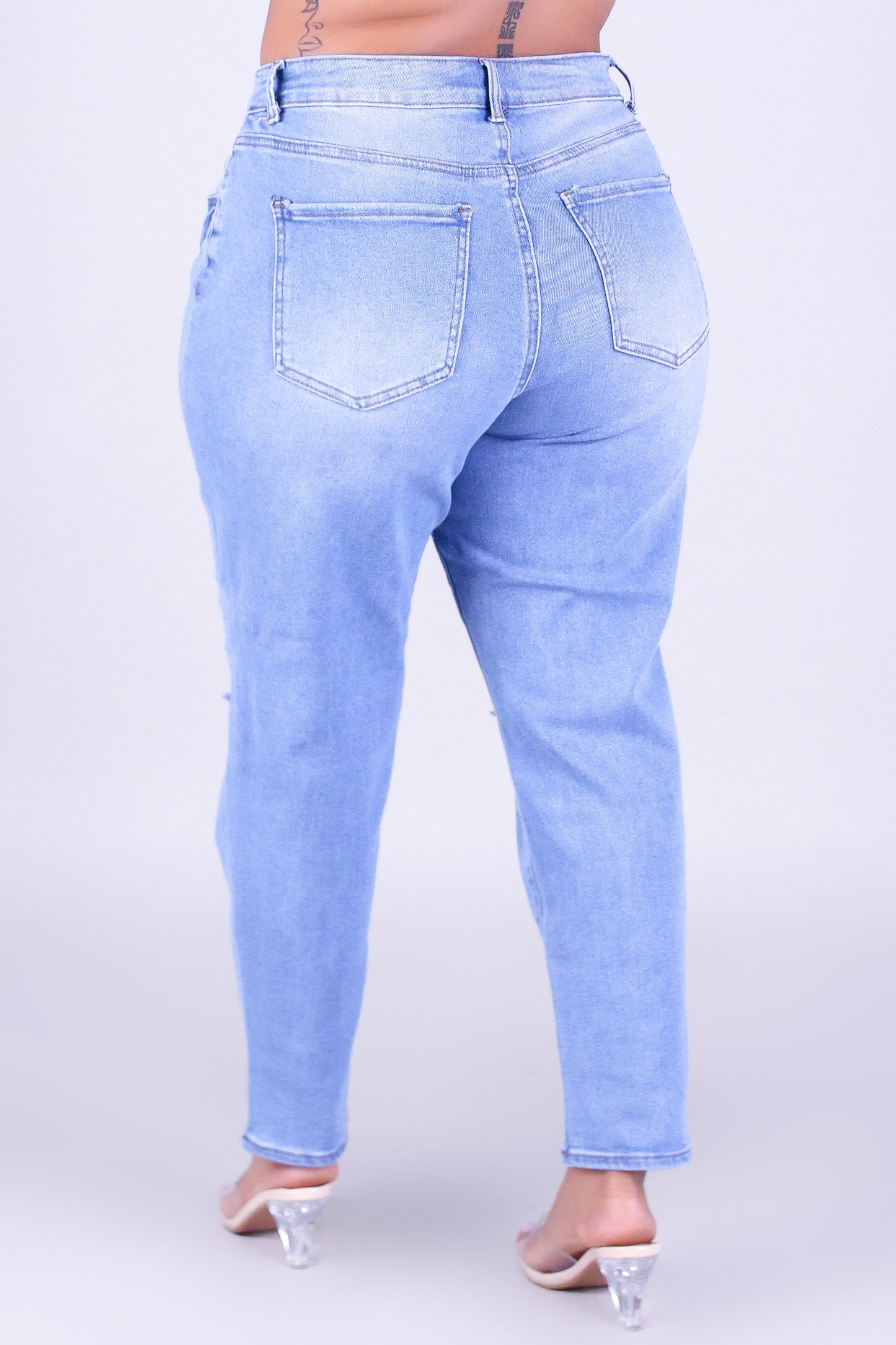 CLASSIC BLUES MOM JEANS