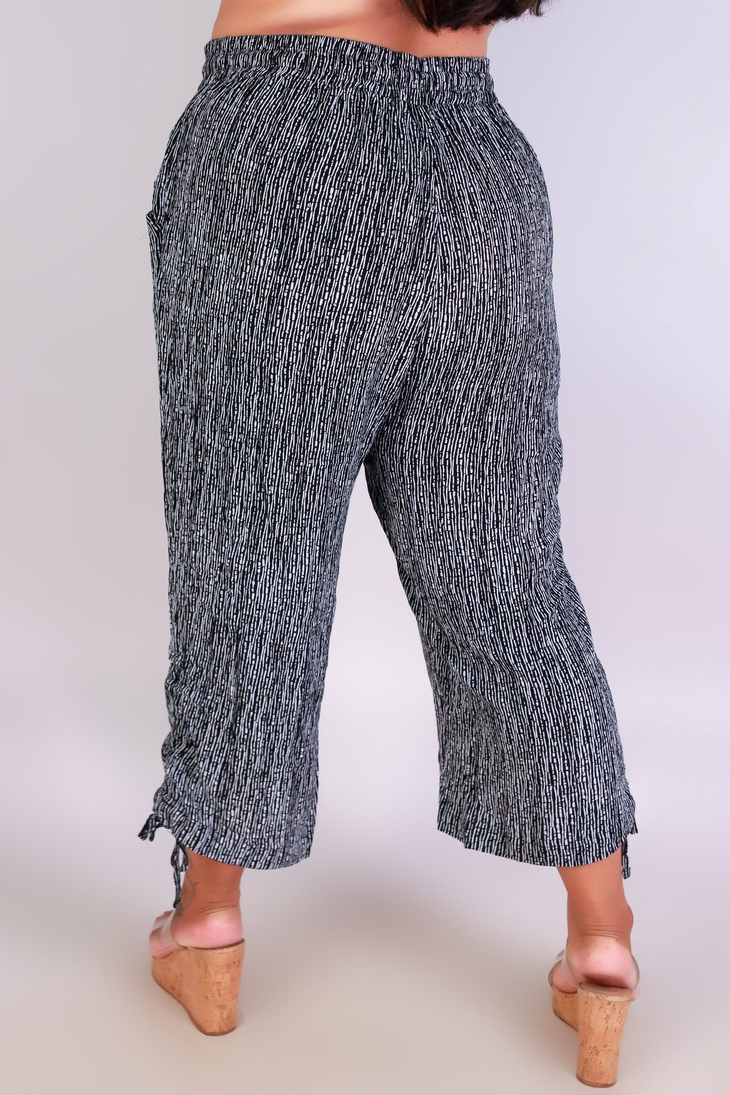 Jeans Warehouse Hawaii - PLUS PRINT WOVEN CAPRI'S - FOR ME CAPRI'S | By YMI JEANS