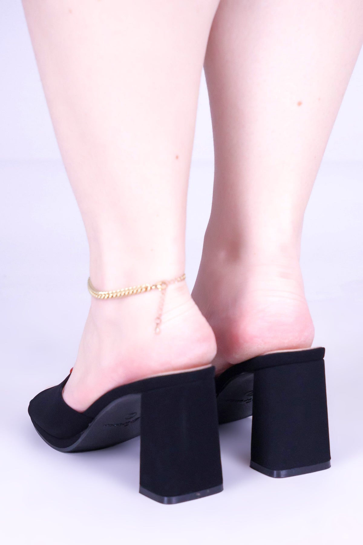 CAN'T RESIST ME CHUNKY HEEL