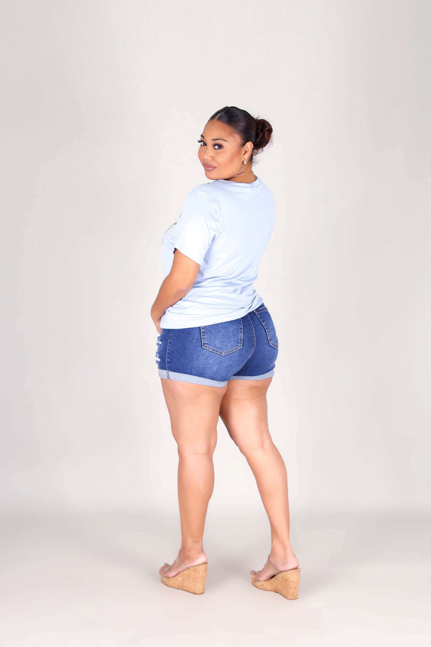 TI LEAF PIKAKE TWIST LEI TEE