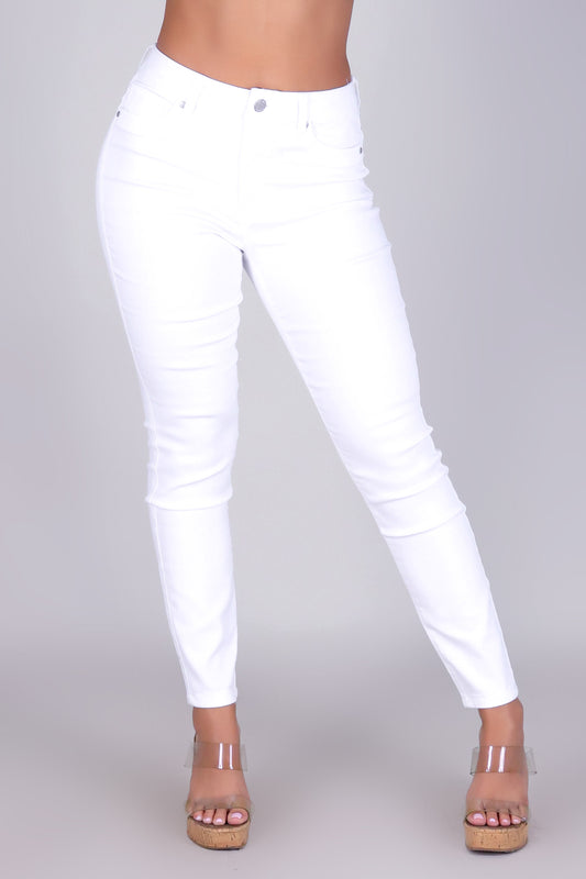 CLASSIC FIT SKINNY JEANS