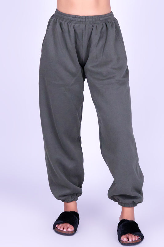 MODEL OFF DUTY JOGGER