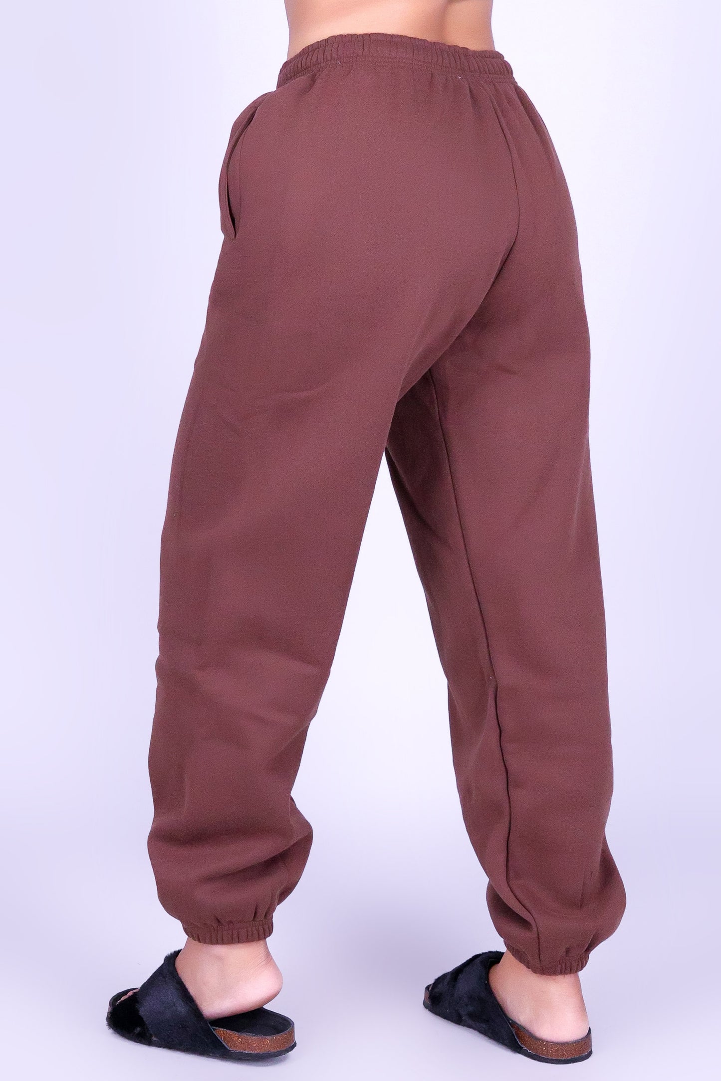 MODEL OFF DUTY JOGGER