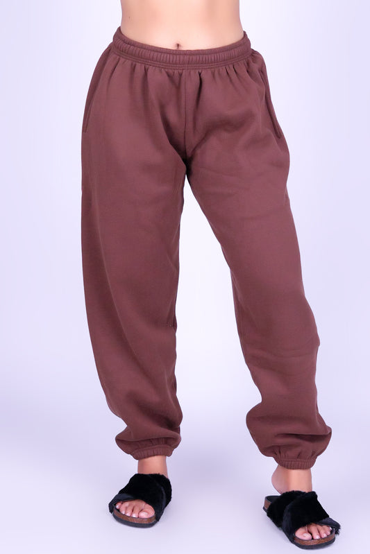 MODEL OFF DUTY JOGGER