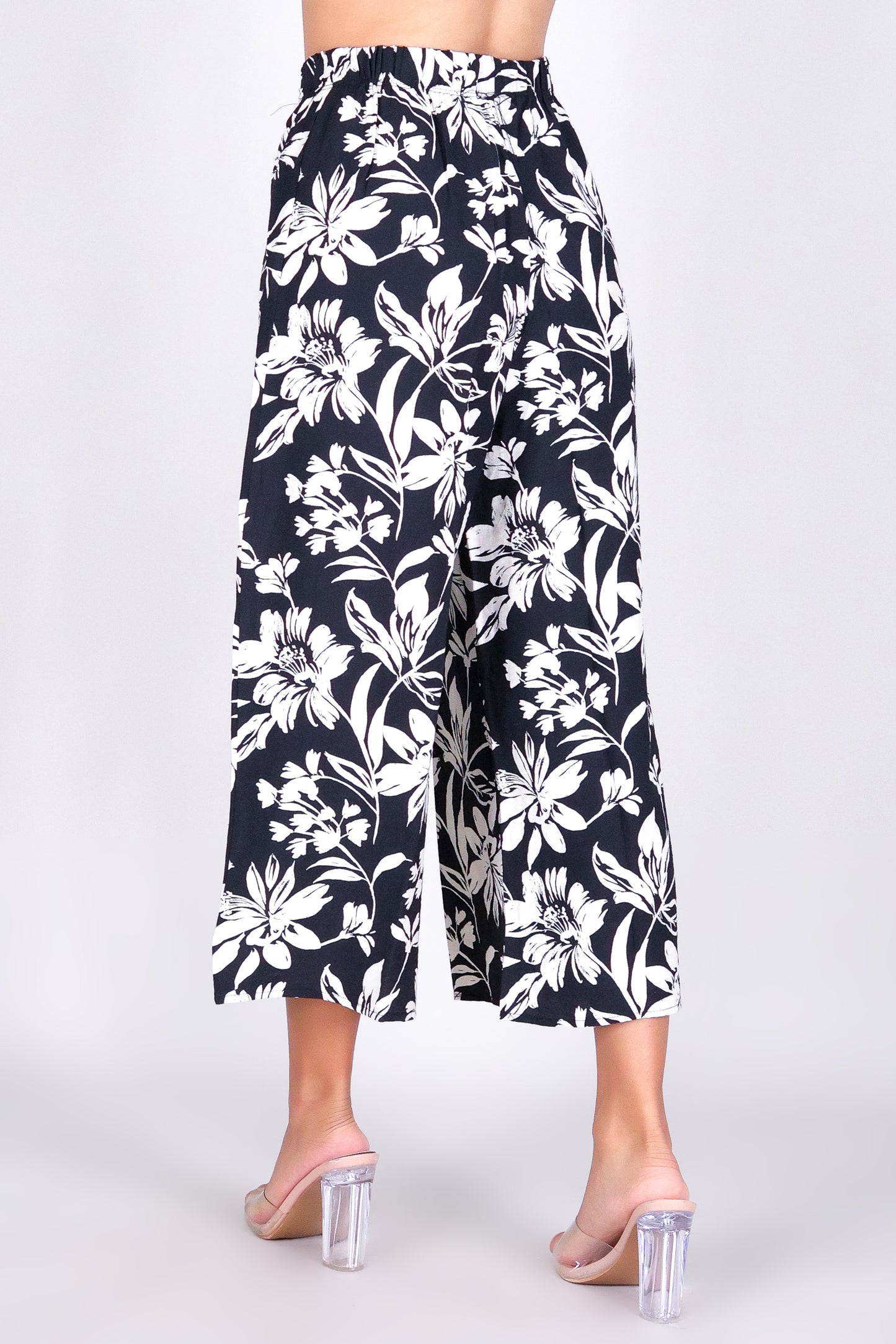 PETAL PARADISE CAPRI'S