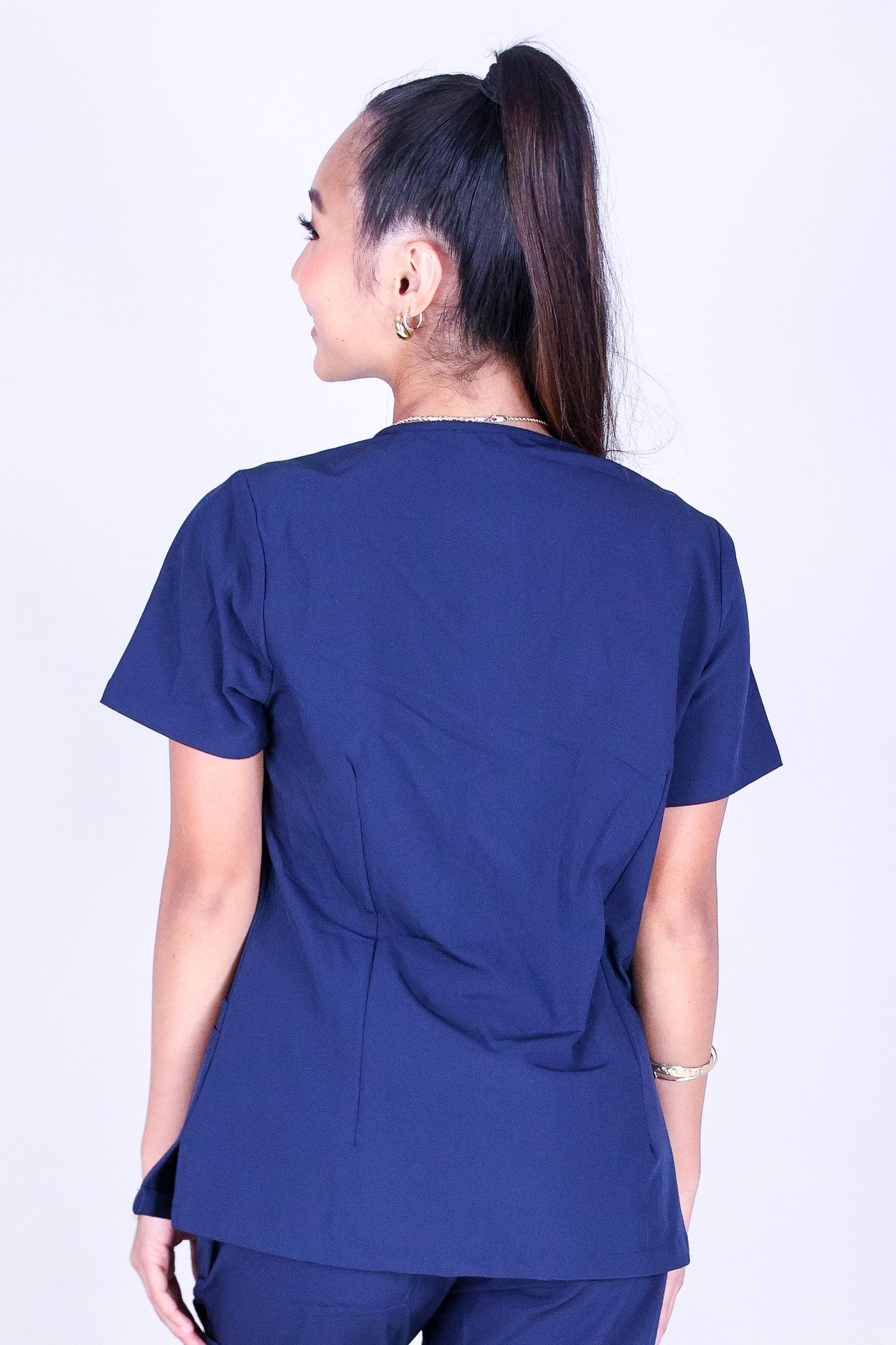 HONOHONO LEI SCRUB TOP
