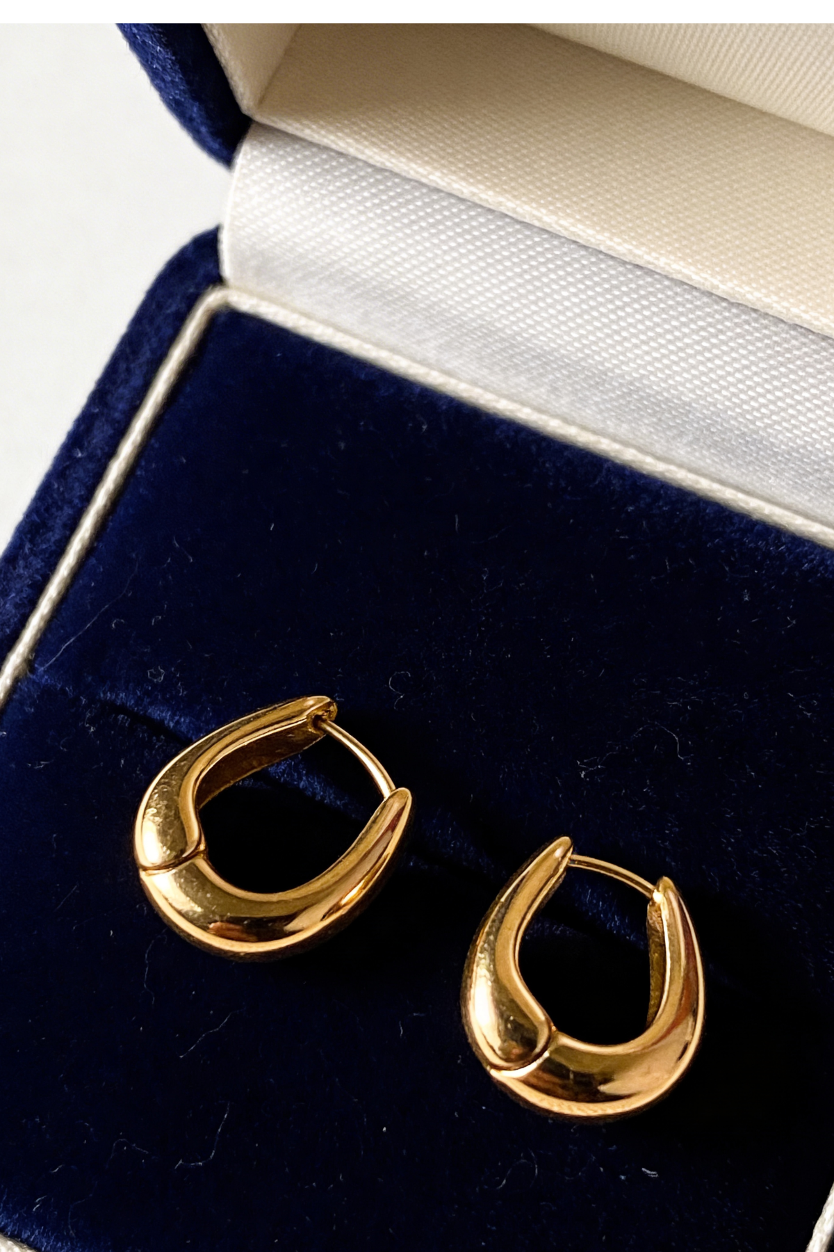 SIENNA LOOP HOOP EARRINGS