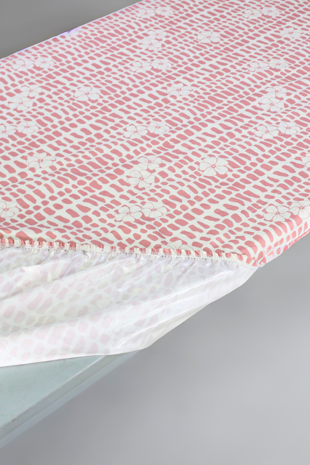 PUAKENIKENI MITER SHELL TABLE COVER