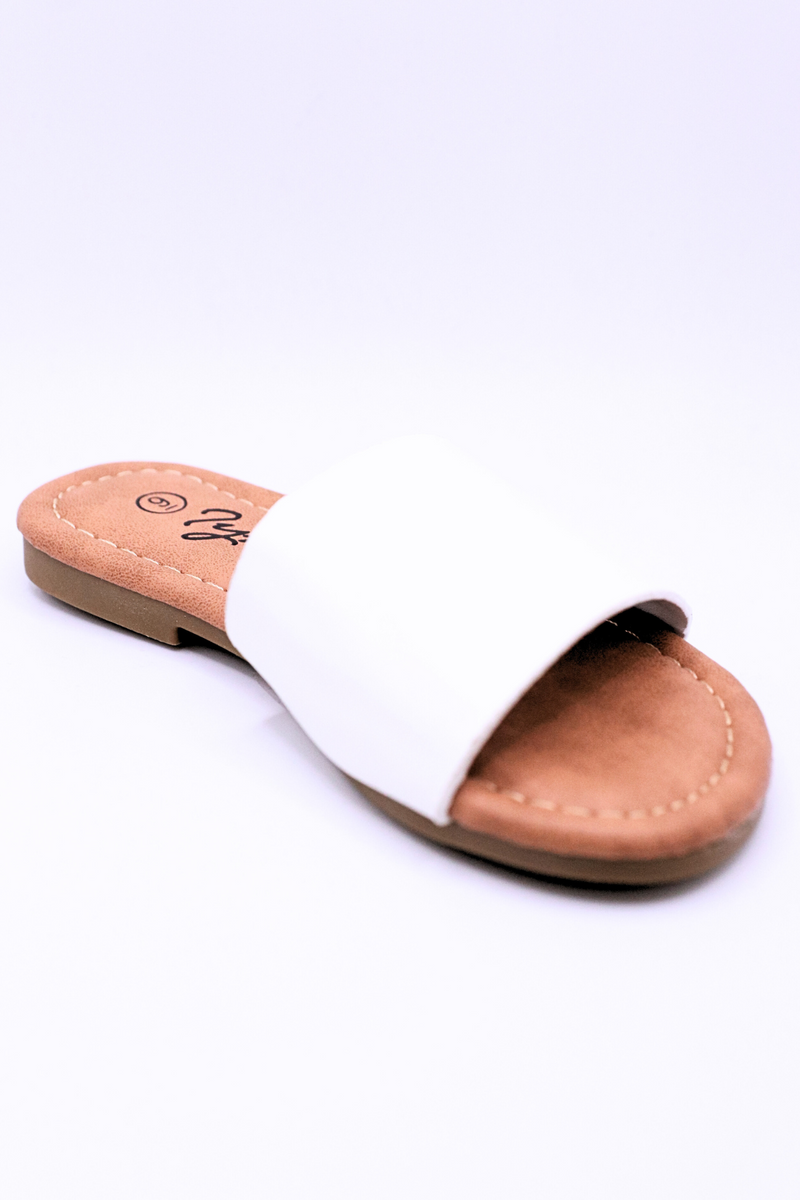 Jeans Warehouse Hawaii - 9-4 OPEN FLAT - BEACH BUM SANDAL | KIDS SIZE 9-4 | By REDSHOELOVER LLC