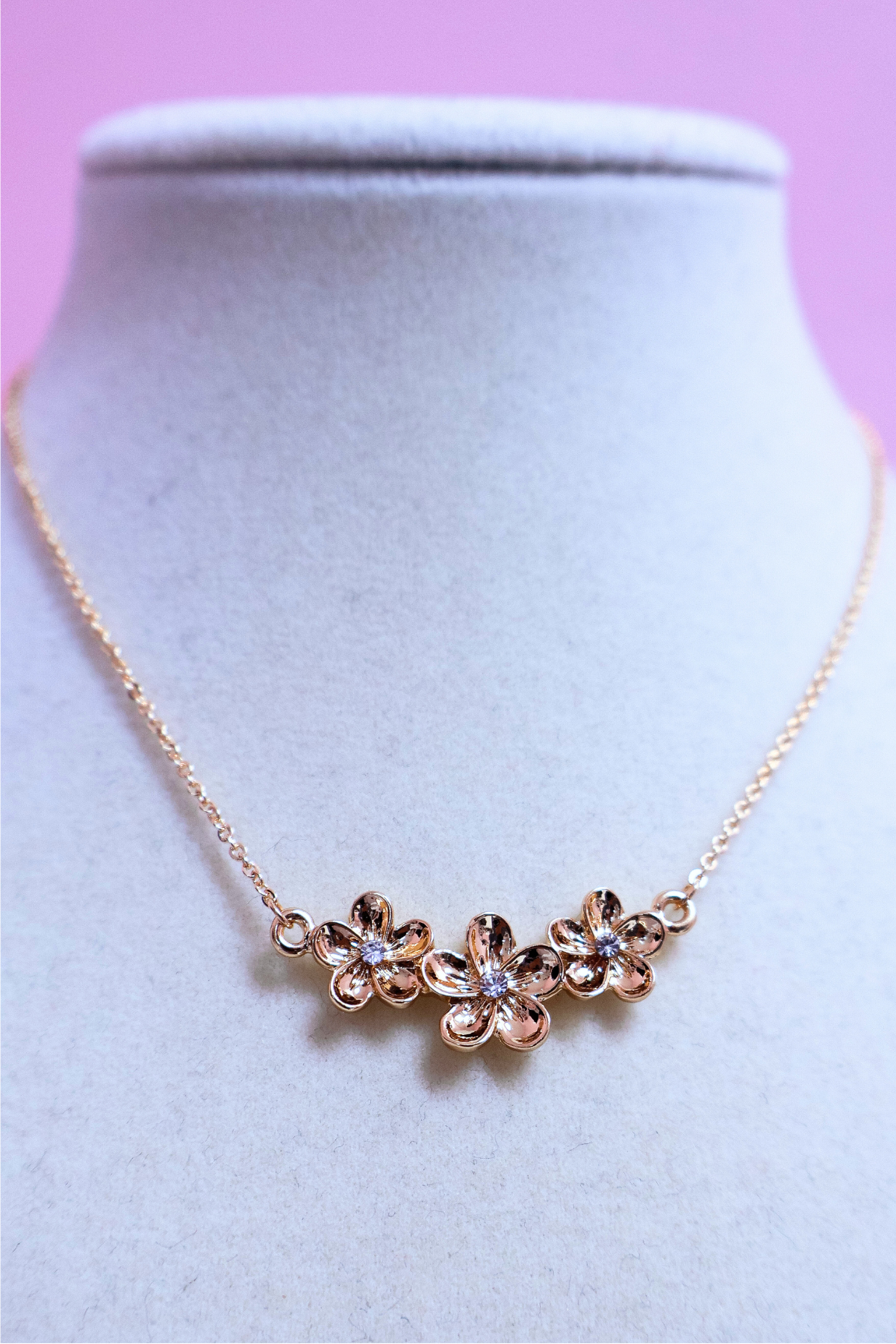 THREE FLOWER NECKLACE