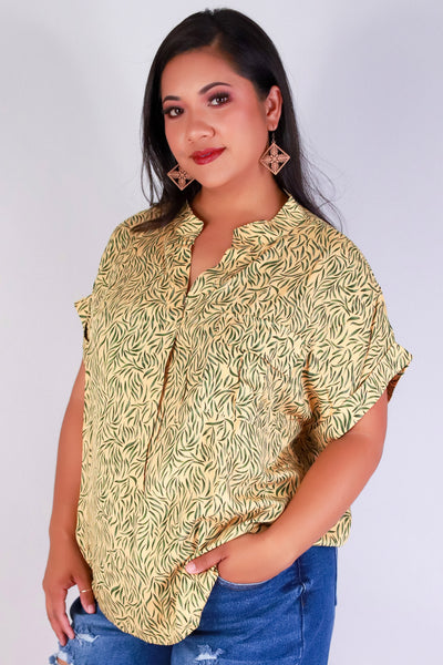 Jeans Warehouse Hawaii - PLUS S/S PRINT WOVEN TOPS - NO RULES TOP | By COZY CASUAL