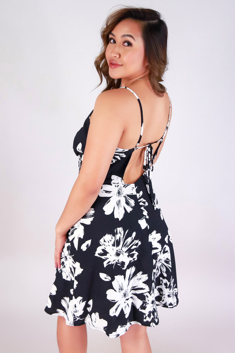 Jeans Warehouse Hawaii - PRINT SHORT DRESSES - WILDFLOWER HOUR DRESS | By OLIVE & CO