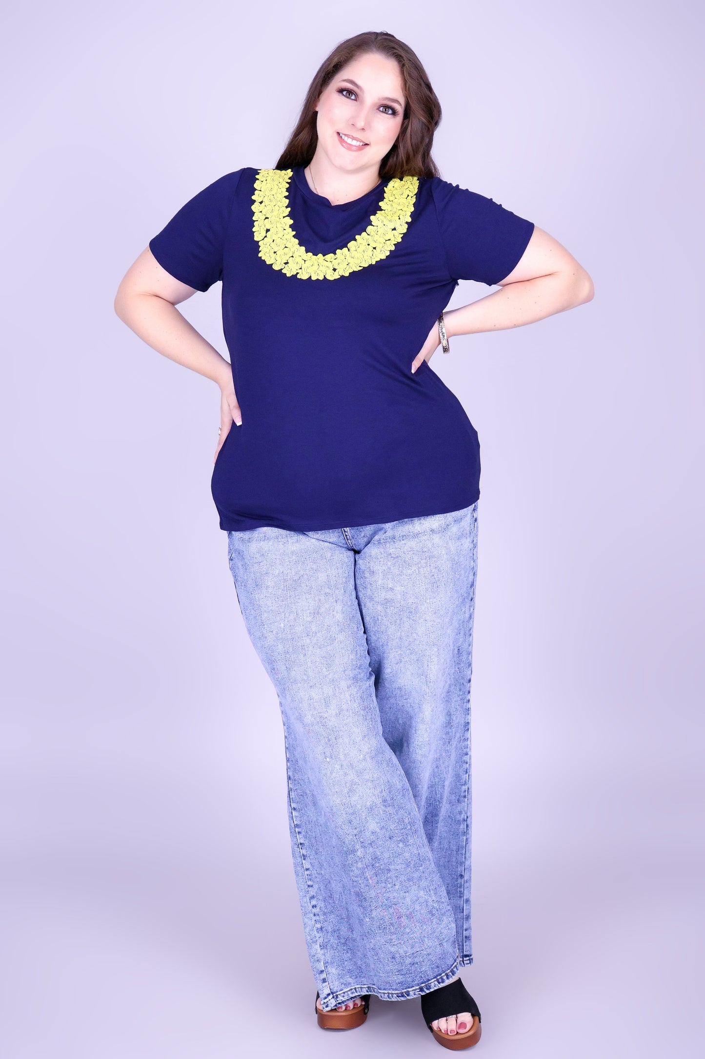 THICK PLUMERIA LEI TEE
