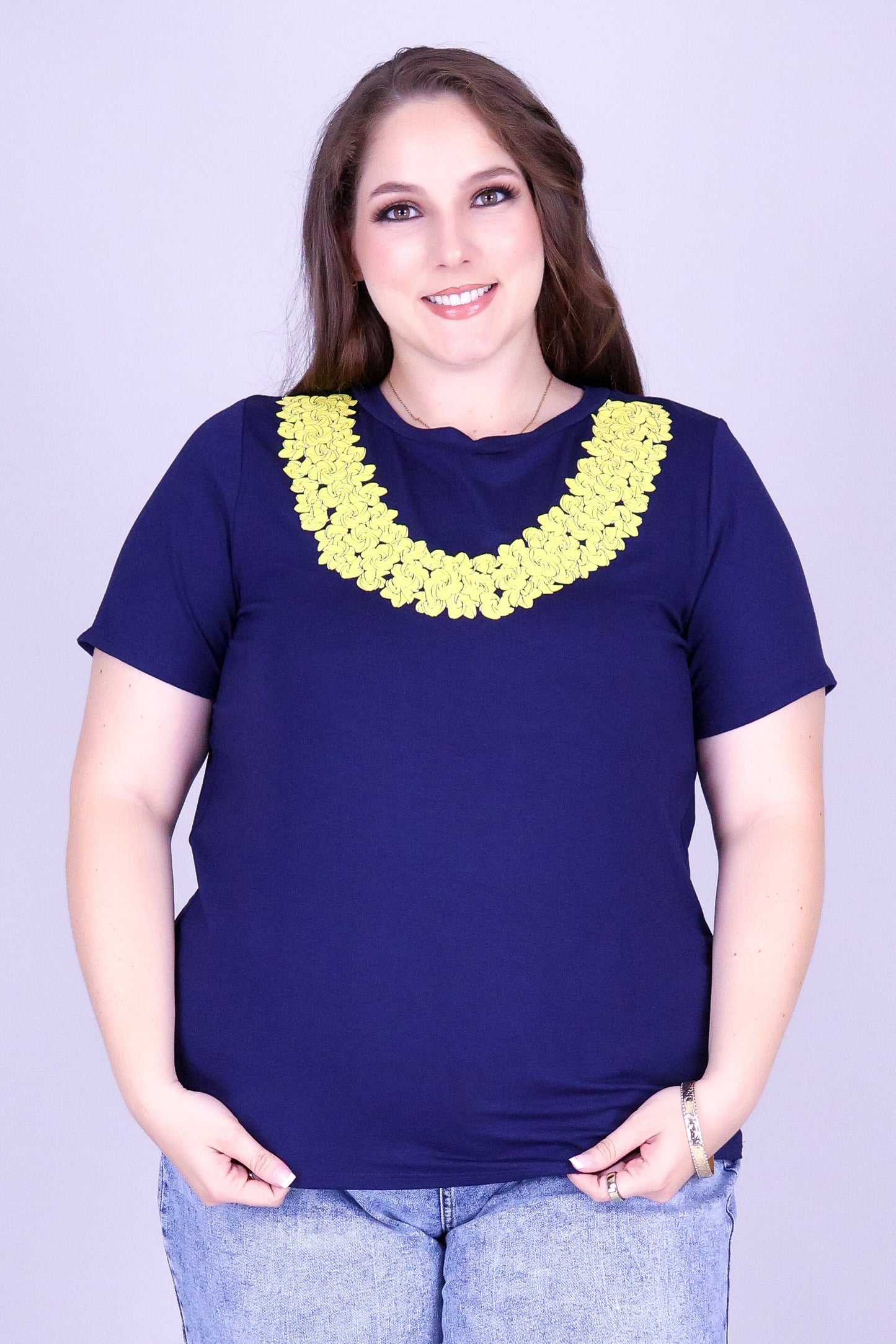 THICK PLUMERIA LEI TEE