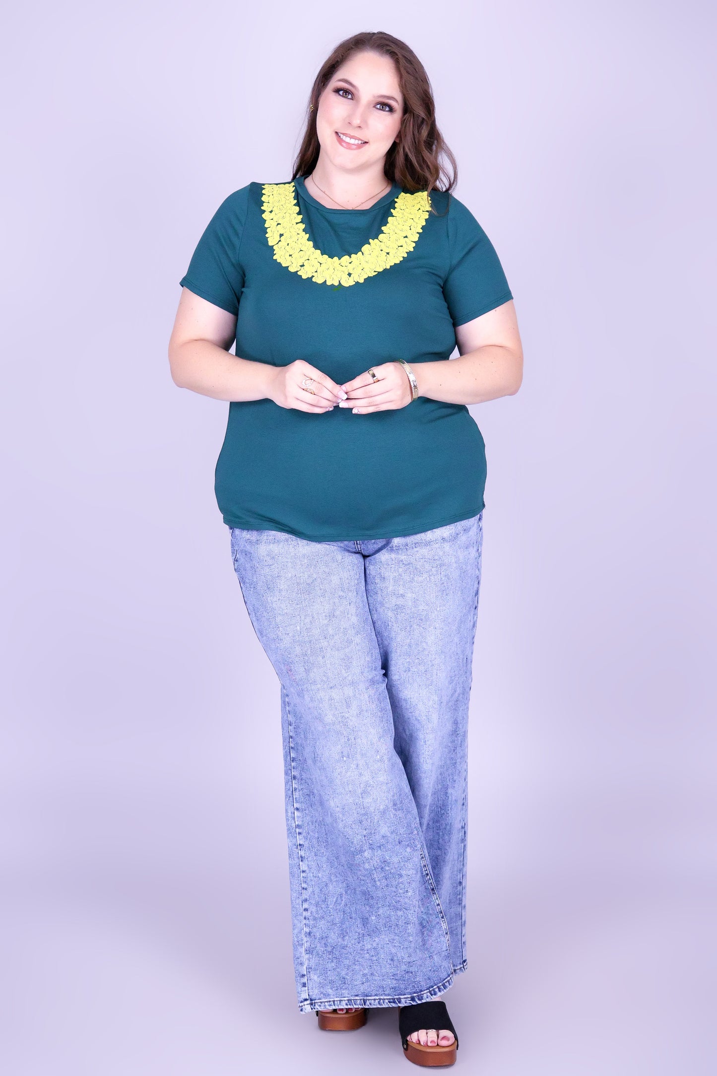 THICK PLUMERIA LEI TEE