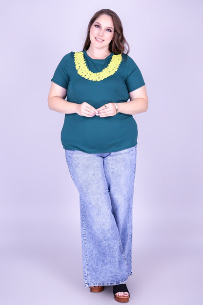 THICK PLUMERIA LEI TEE