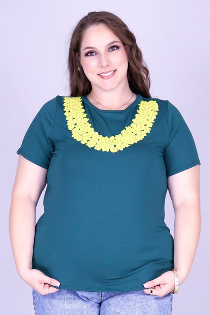 THICK PLUMERIA LEI TEE