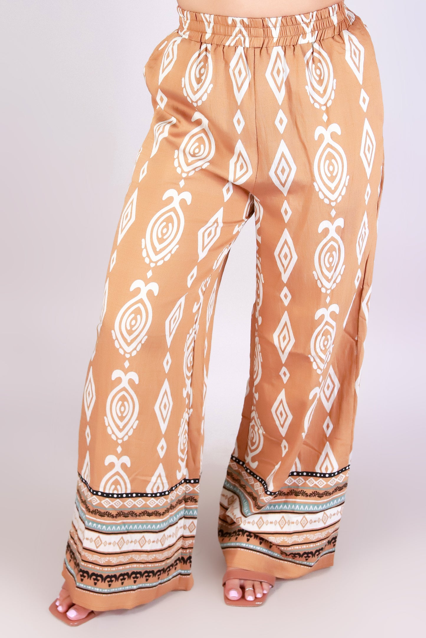 Jeans Warehouse Hawaii - PRINT WOVEN PANTS - JET SET PANTS | By VERY J