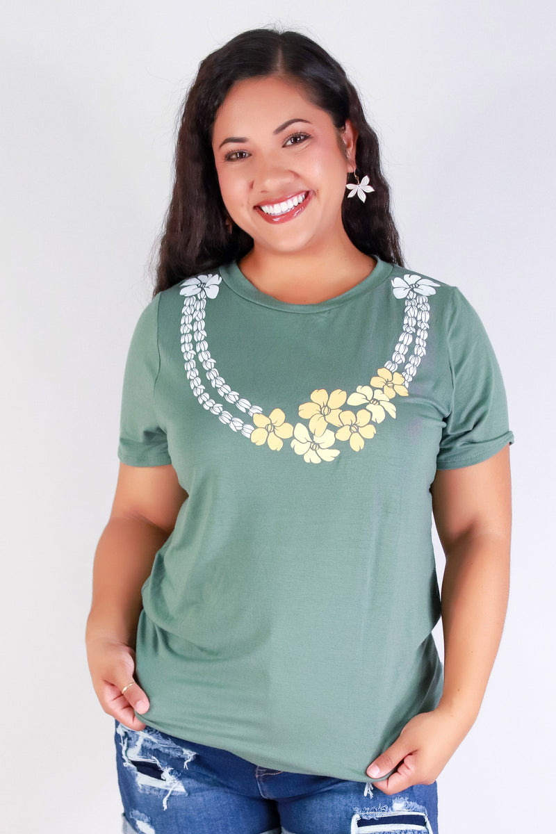 Jeans Warehouse Hawaii - PLUS S/S SCREENS - MULTI PUAKENIKENI LEI TEE | By LUZ