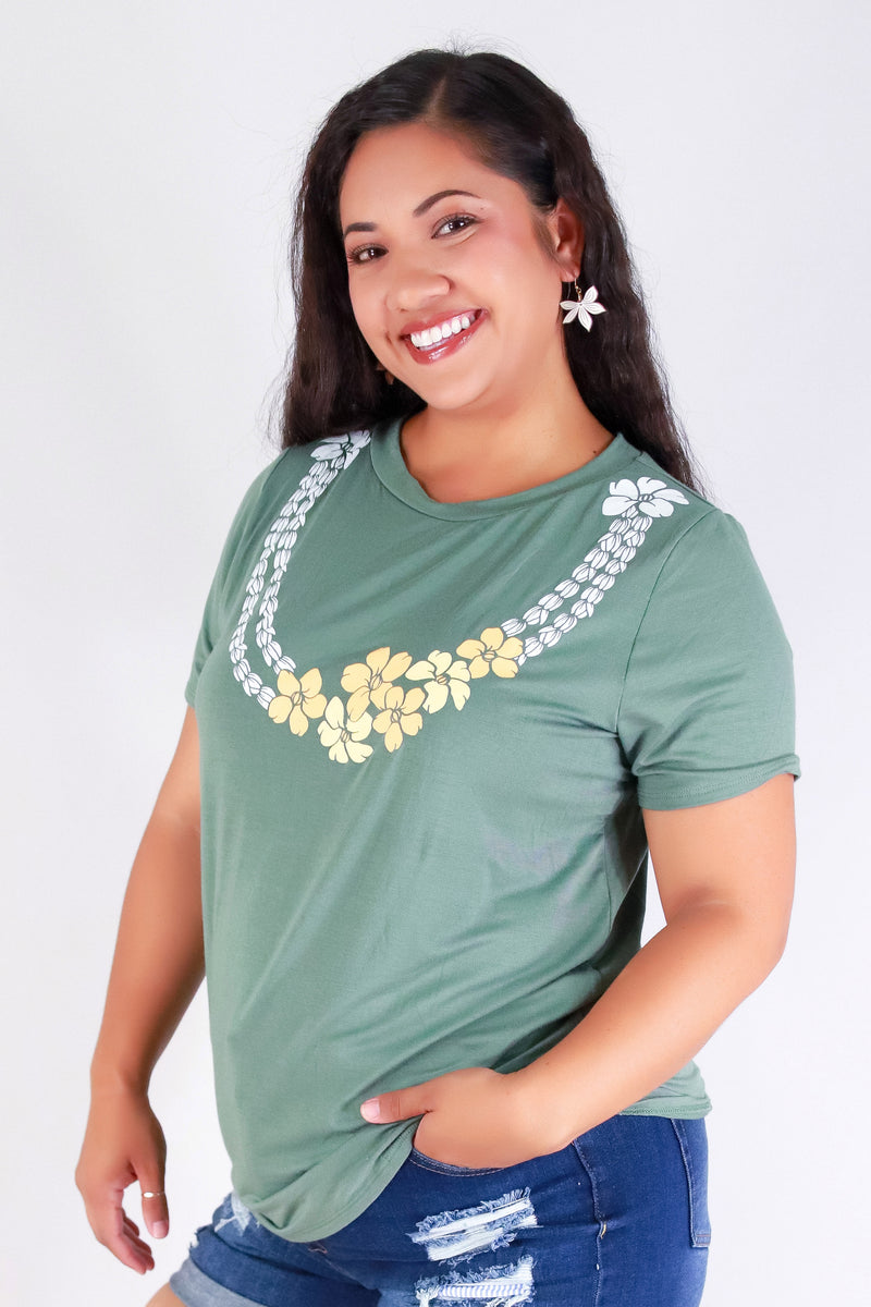 Jeans Warehouse Hawaii - PLUS S/S SCREENS - MULTI PUAKENIKENI LEI TEE | By LUZ