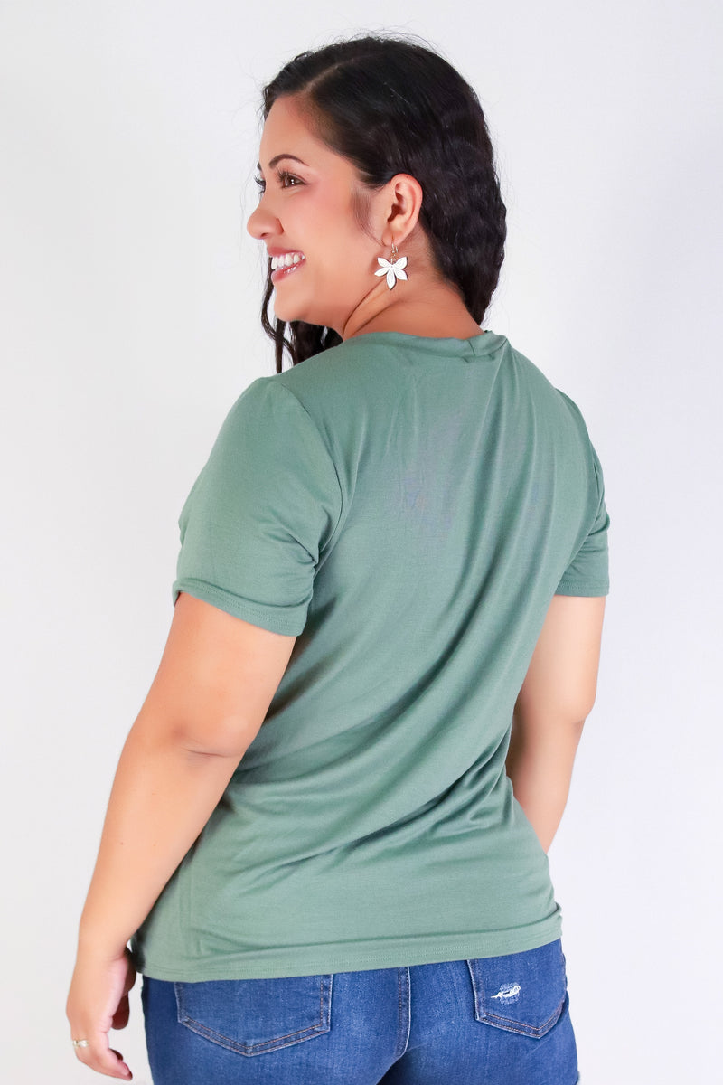 Jeans Warehouse Hawaii - PLUS S/S SCREENS - MULTI PUAKENIKENI LEI TEE | By LUZ