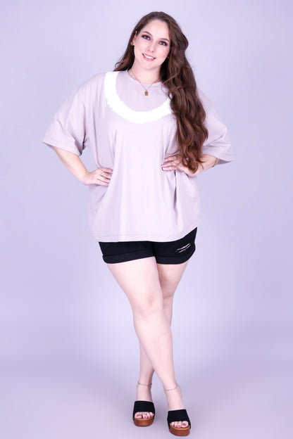 PIKAKE ROPE OVERSIZED LEI TEE