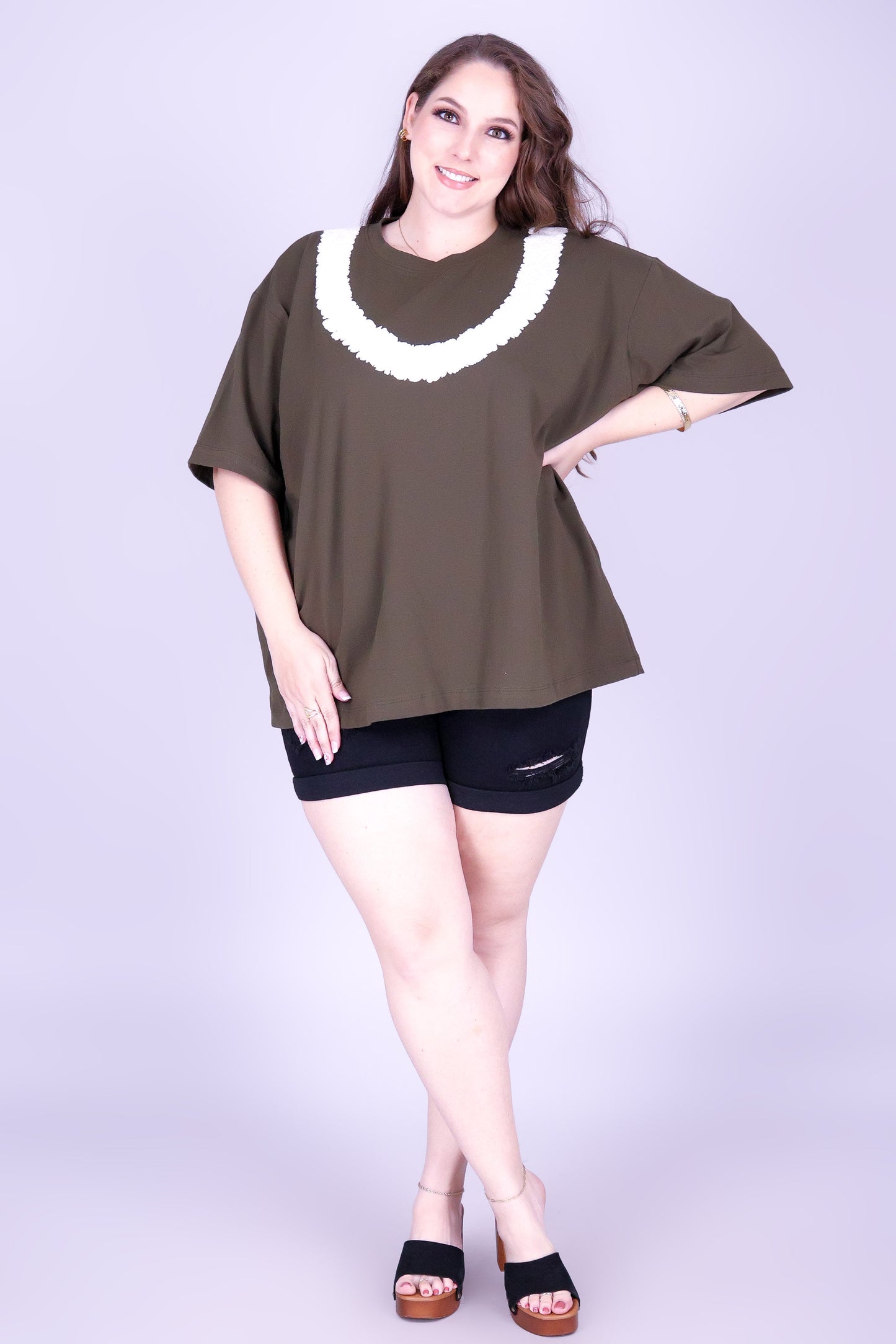 PIKAKE ROPE OVERSIZED LEI TEE