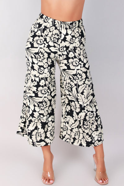Jeans Warehouse Hawaii - PRINT WOVEN CAPRI'S - SWEET BREEZE CAPRI PANTS | By PAPERMOON/ B_ENVIED