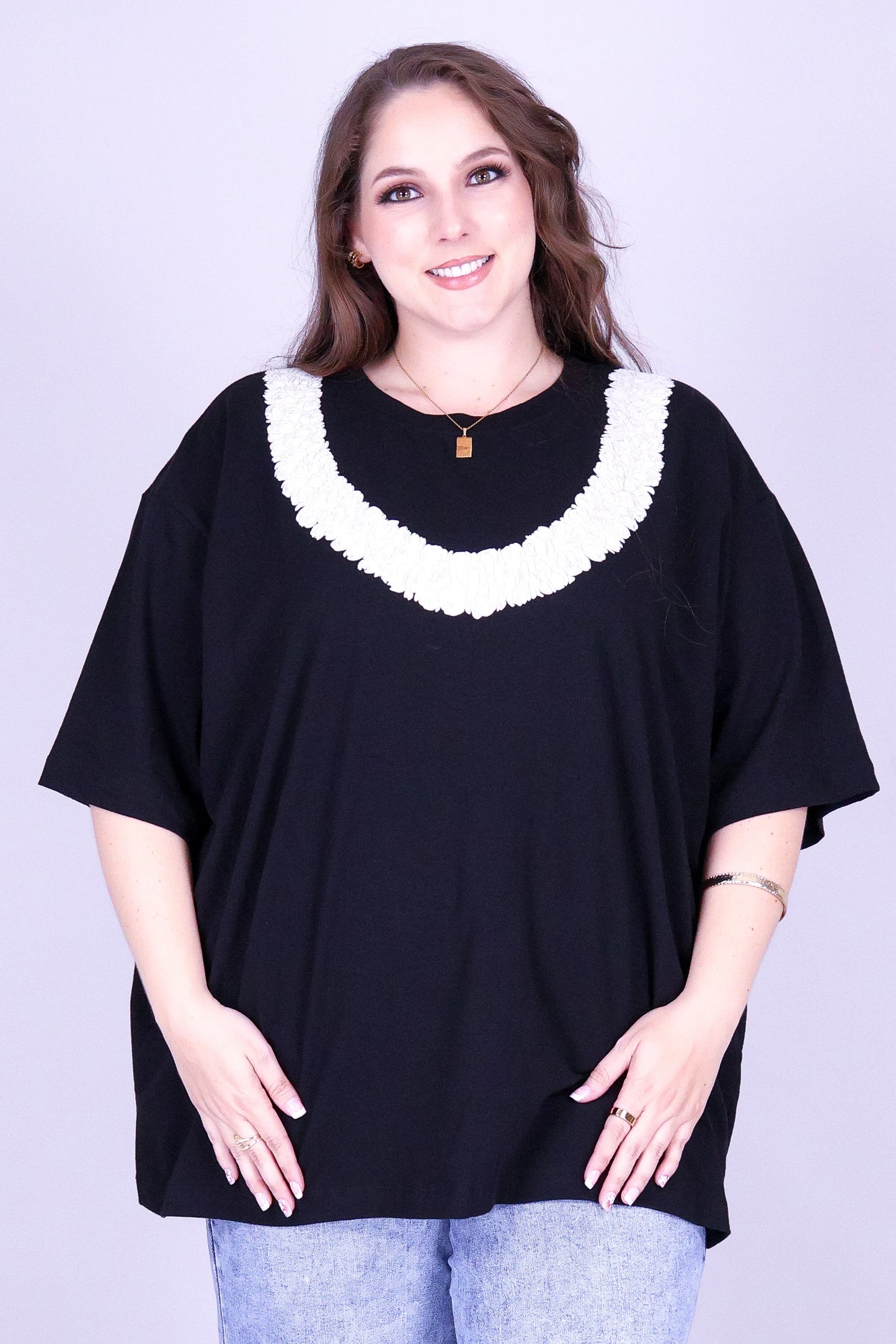 PIKAKE ROPE OVERSIZED LEI TEE