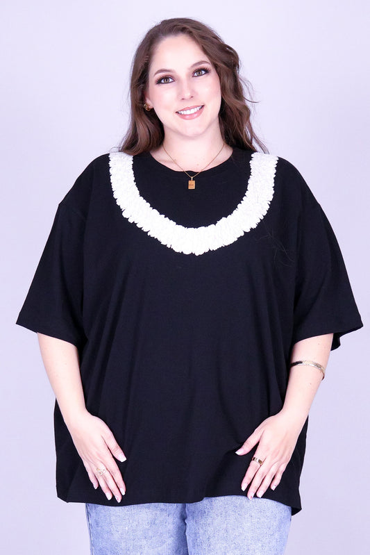 PIKAKE ROPE OVERSIZED LEI TEE