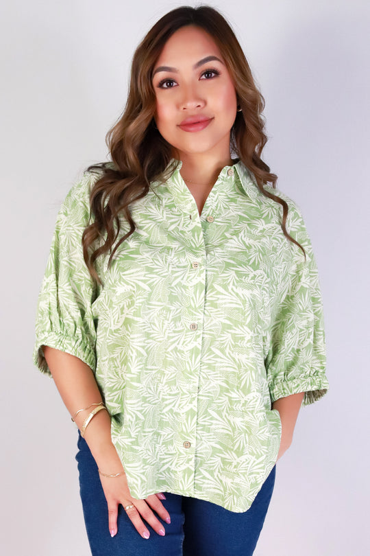 FLOW & BUTTON-UP TOP