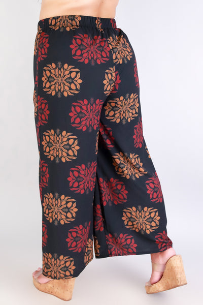 Jeans Warehouse Hawaii - PLUS PRINT WOVEN CAPRI'S - MANGO QUILT CAPRI'S | By LUZ