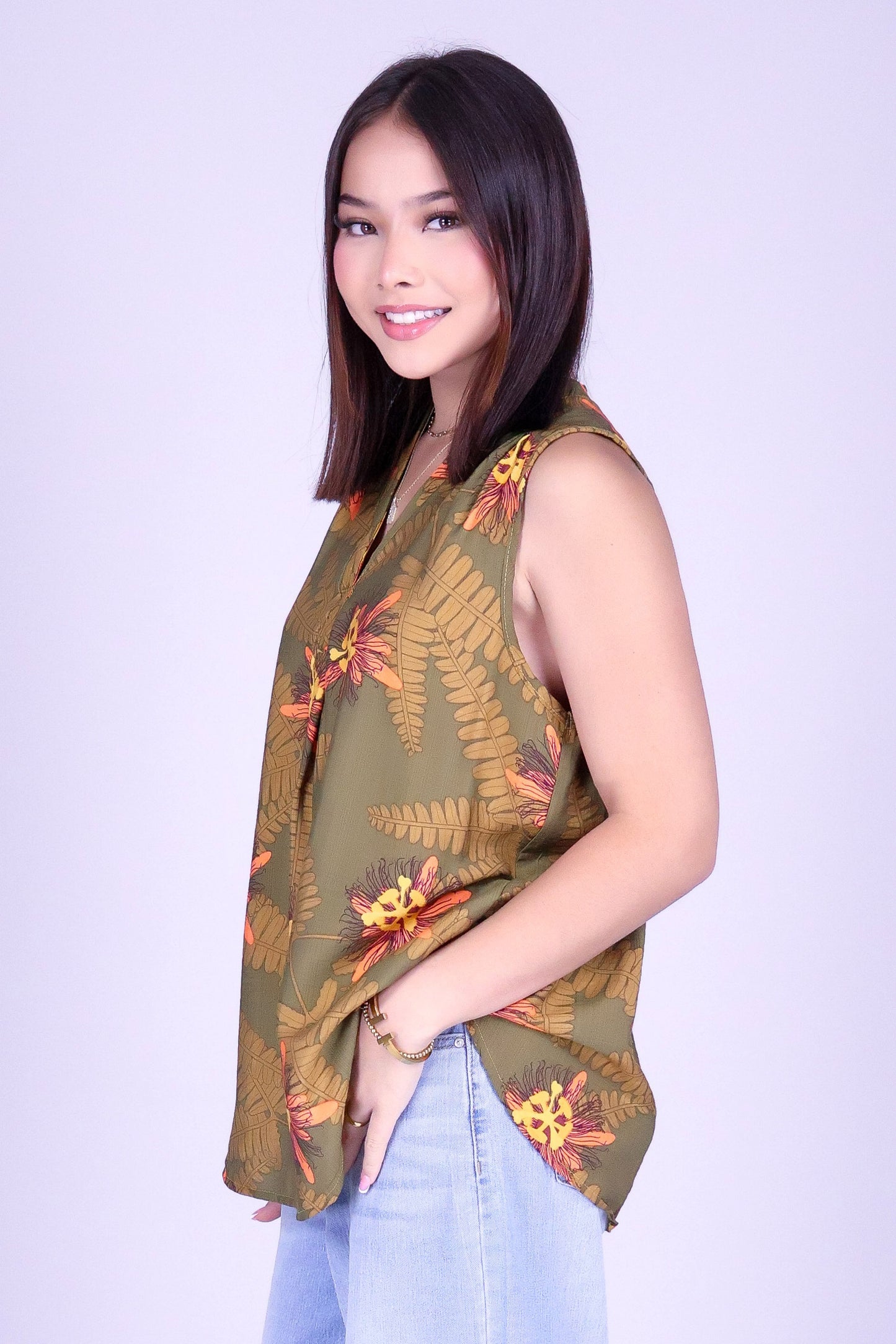 LILIKOI FERN SLEEVELESS BLOUSE