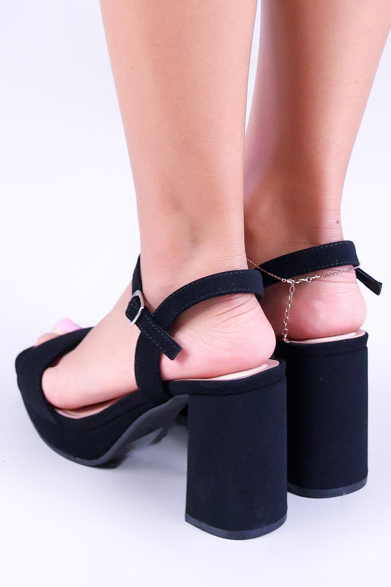 HELEN HEELS