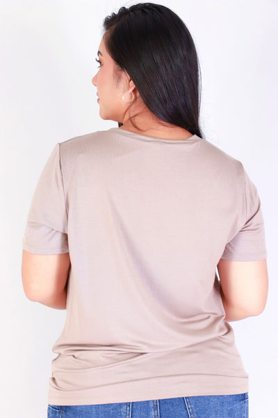 Jeans Warehouse Hawaii - PLUS S/S SCREENS - DOUBLE STRAND PIKAKE LEI TEE | By LUZ