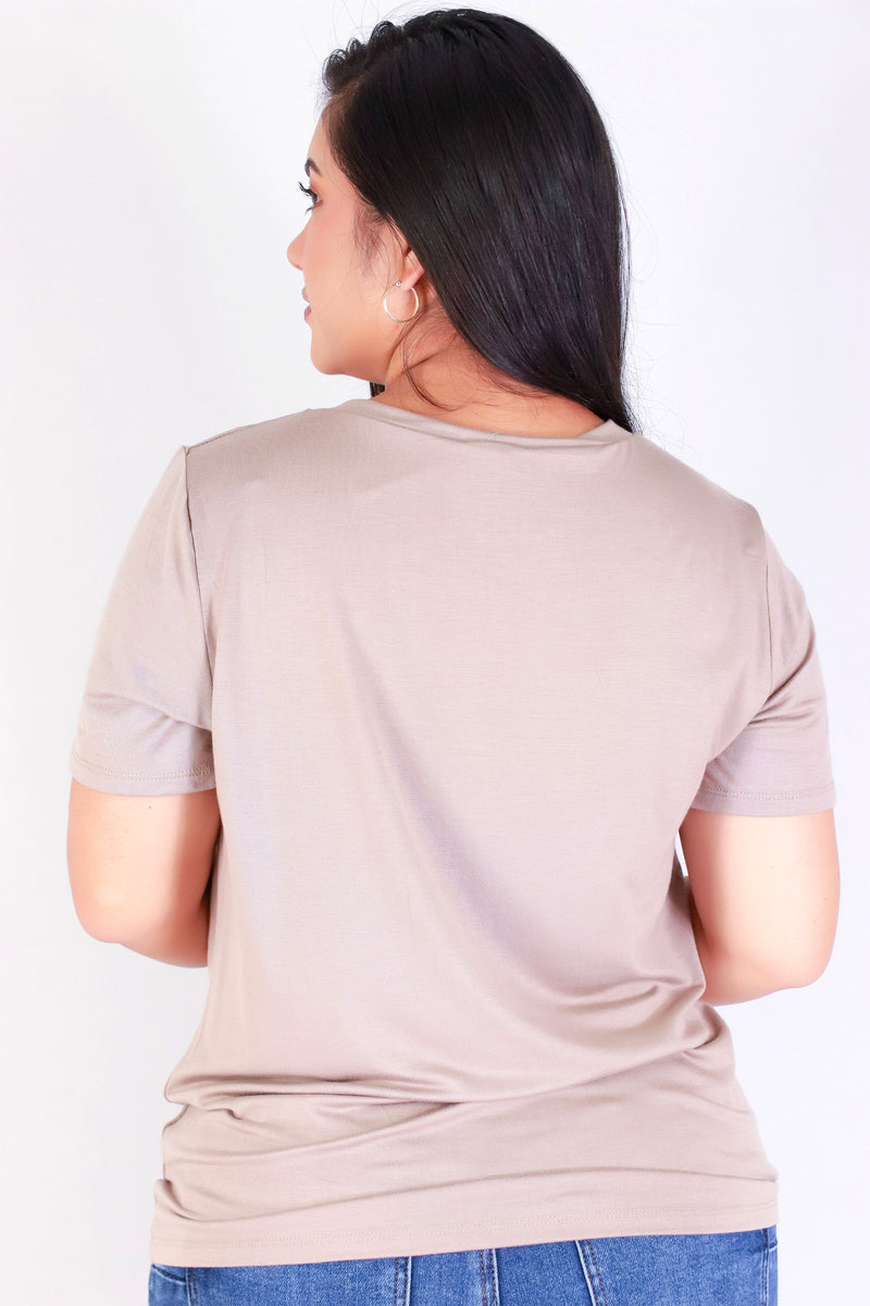 Jeans Warehouse Hawaii - PLUS S/S SCREENS - DOUBLE STRAND PIKAKE LEI TEE | By LUZ