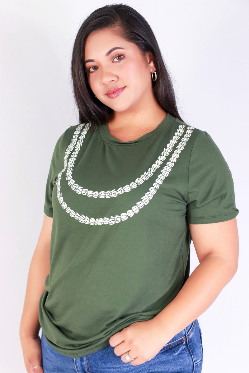 Jeans Warehouse Hawaii - PLUS S/S SCREENS - DOUBLE STRAND PIKAKE LEI TEE | By LUZ