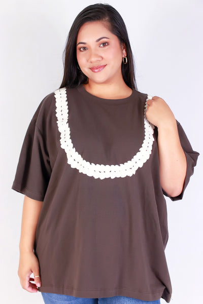 Jeans Warehouse Hawaii - PLUS S/S SCREENS - PIKAKE LEI TEE | By ROCK & ROSE BY CHERIE