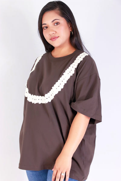 Jeans Warehouse Hawaii - PLUS S/S SCREENS - PIKAKE LEI TEE | By ROCK & ROSE BY CHERIE