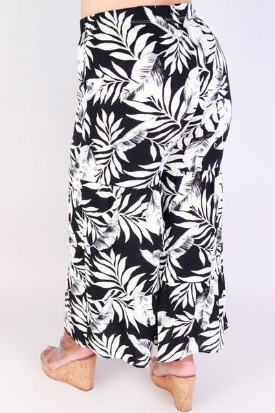 Jeans Warehouse Hawaii - PLUS PRINT WOVEN CAPRI'S - TROPICAL BREEZE CAPRI PANTS | By ZENOBIA