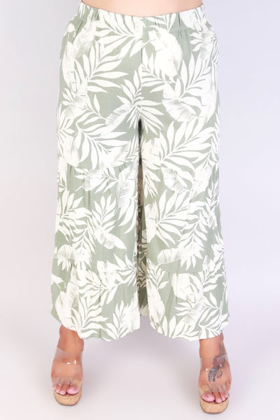 Jeans Warehouse Hawaii - PLUS PRINT WOVEN CAPRI'S - TROPICAL BREEZE CAPRI PANTS | By ZENOBIA